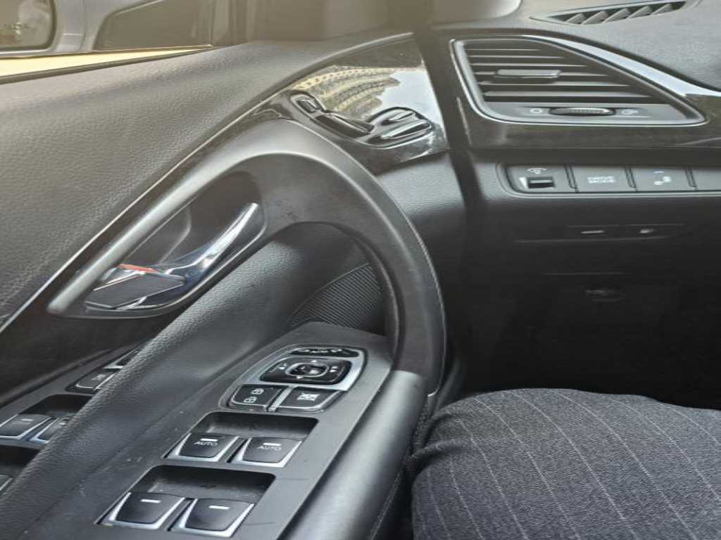 HYUNDAI Grandeur - Vista 10