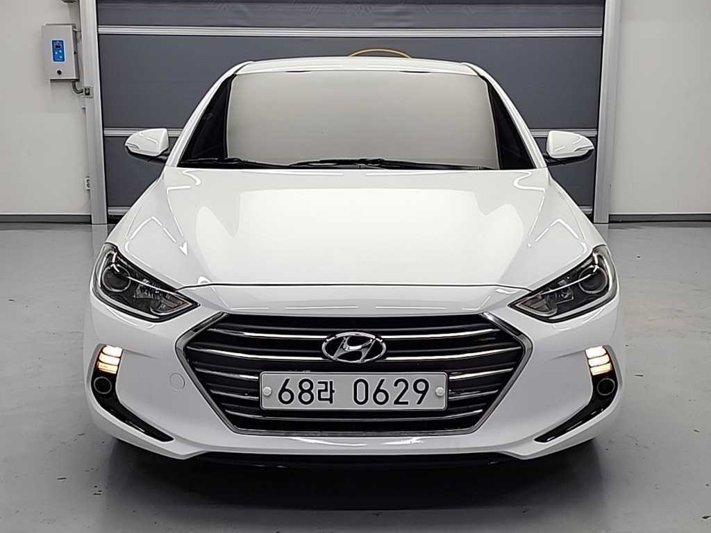 HYUNDAI Avante - Vista 2