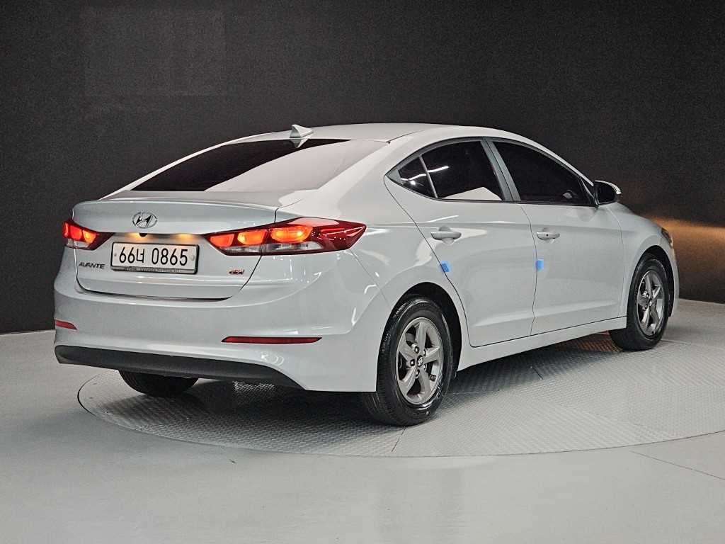 HYUNDAI Avante - Vista 6
