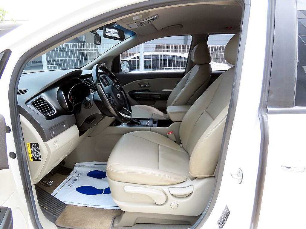 KIA Carnival - Vista 7