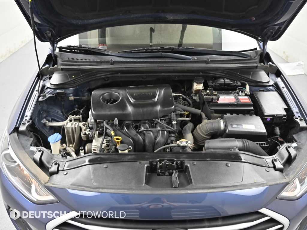 HYUNDAI Avante - Vista 9