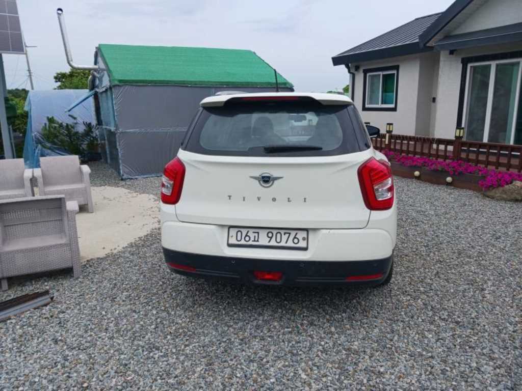 Ssangyong Tivoli - Vista 2