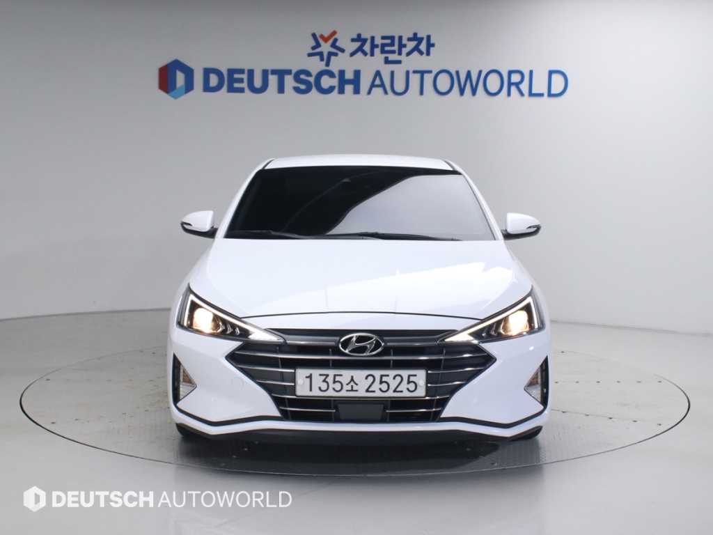 HYUNDAI Avante - Vista 3