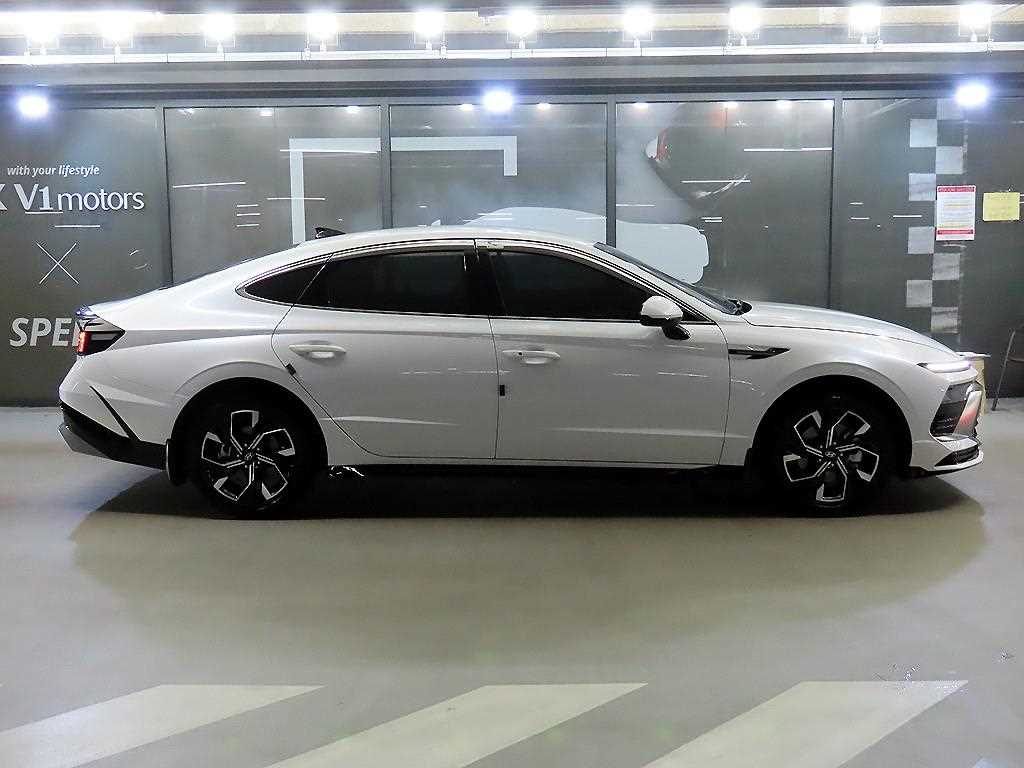 HYUNDAI Sonata - Vista 3