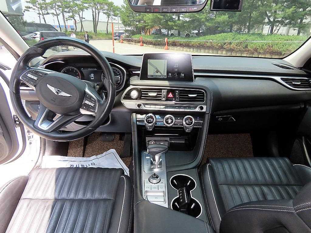 Genesis G70 - Vista 9
