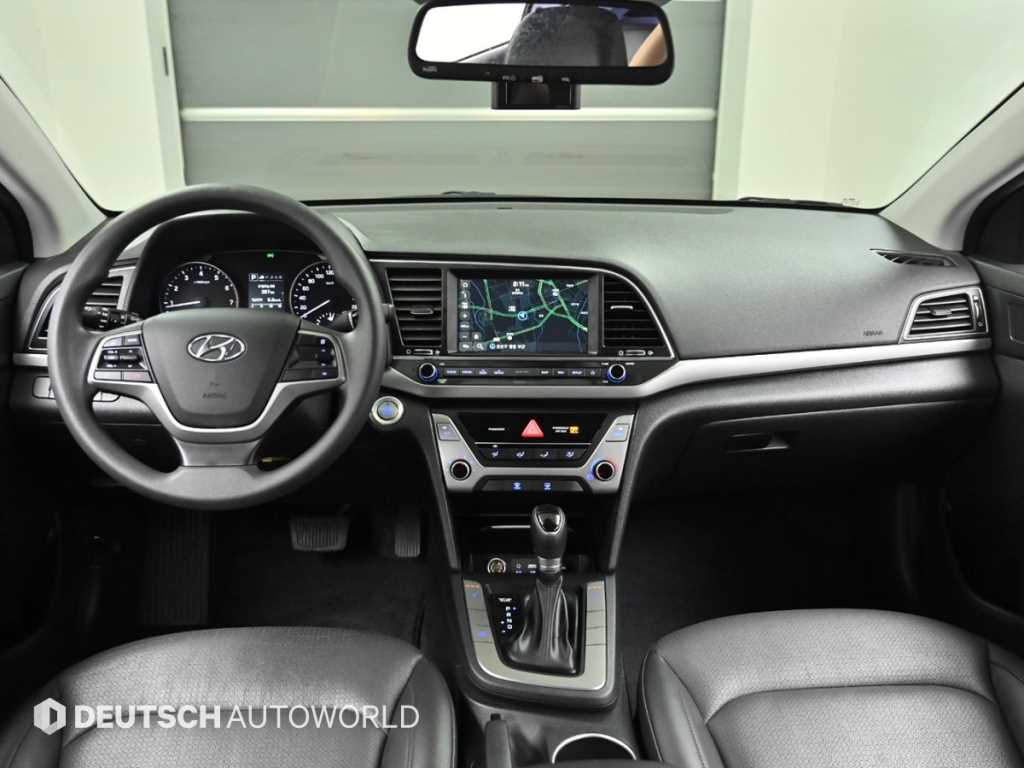 HYUNDAI Avante - Vista 10