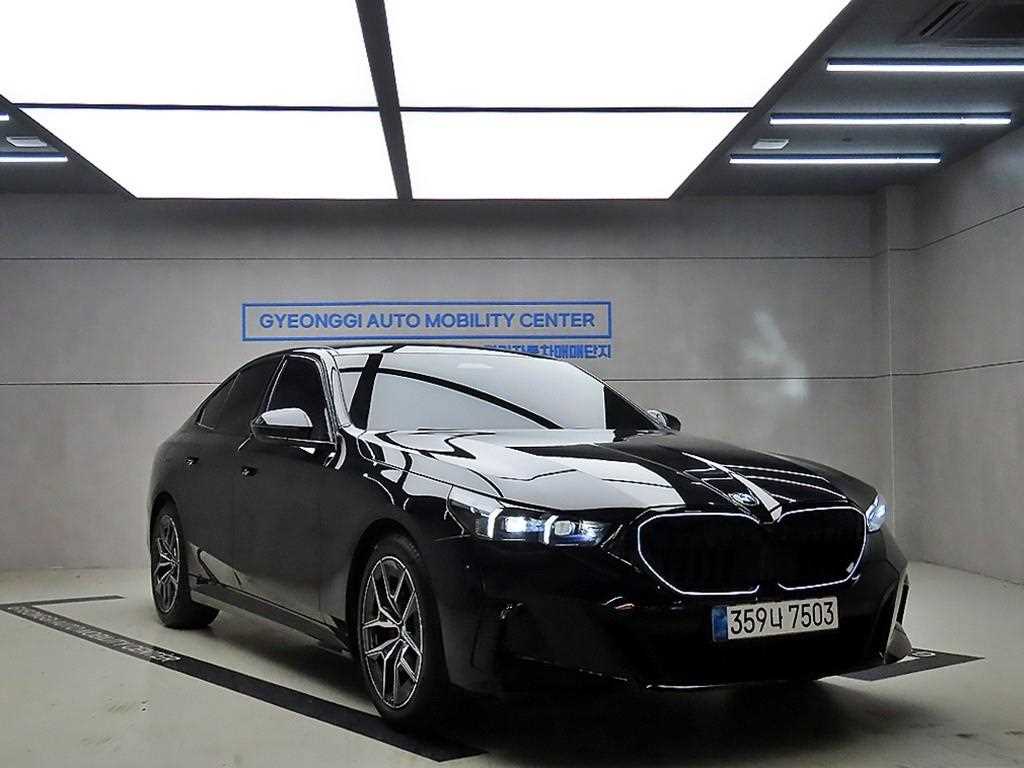 BMW 5 Series 2025 Negro - Importación desde Corea - HF Imports Iquique - Foto 1
