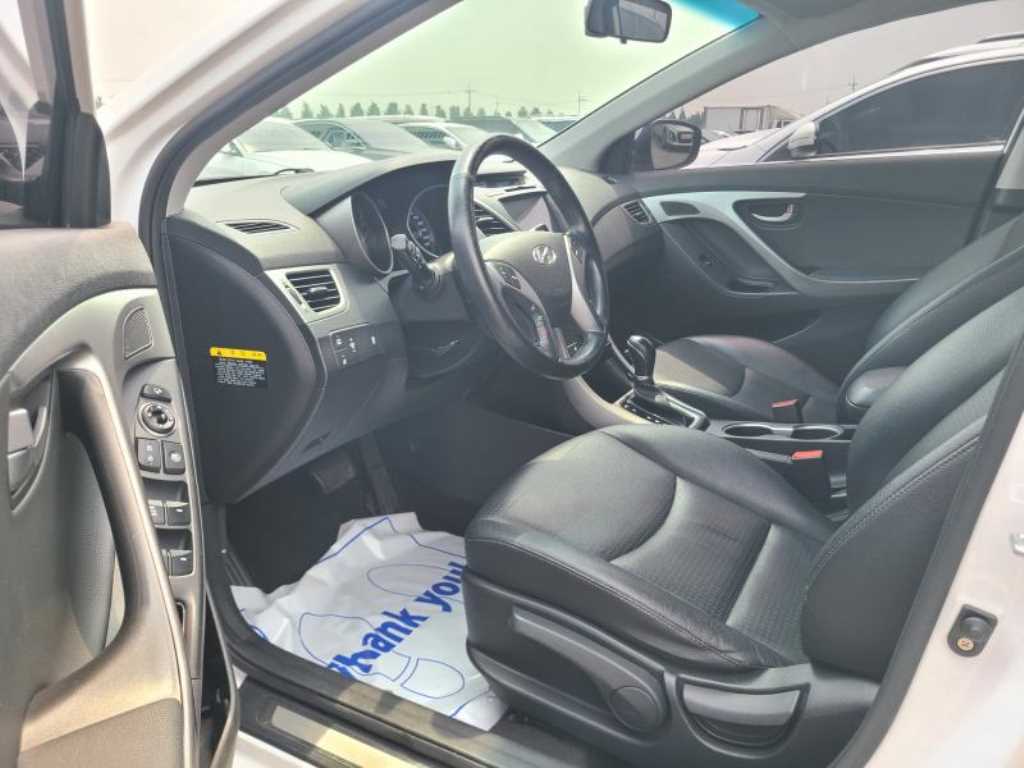 HYUNDAI Avante - Vista 11