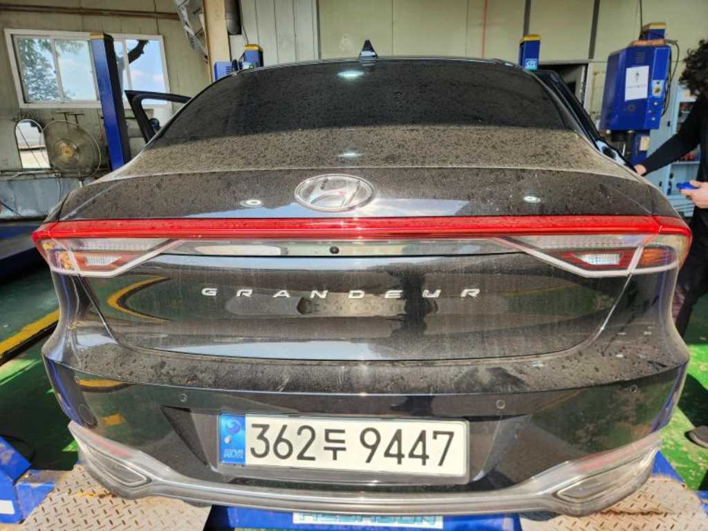 HYUNDAI Grandeur - Vista 2