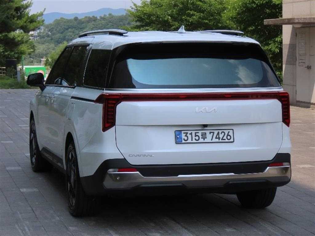 KIA Carnival - Vista 6