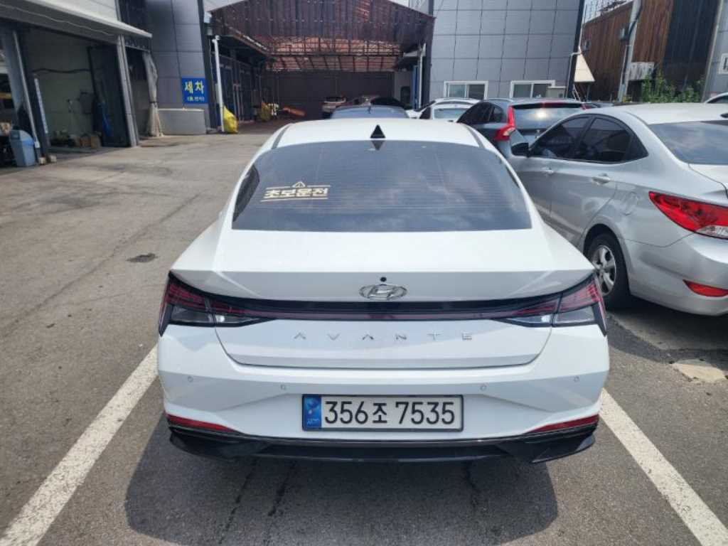 HYUNDAI Avante - Vista 3