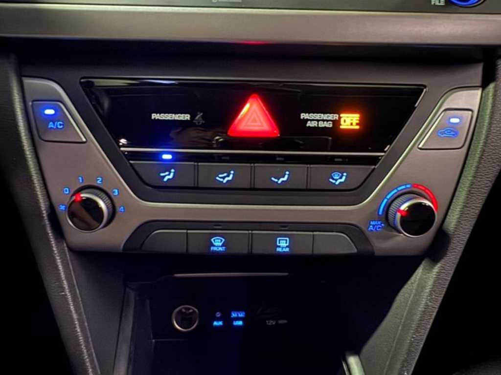 HYUNDAI Avante - Vista 12