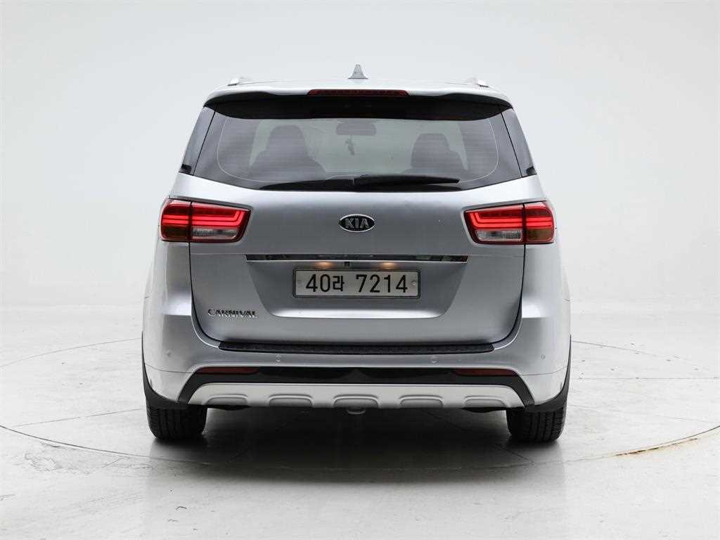 KIA Carnival - Vista 7