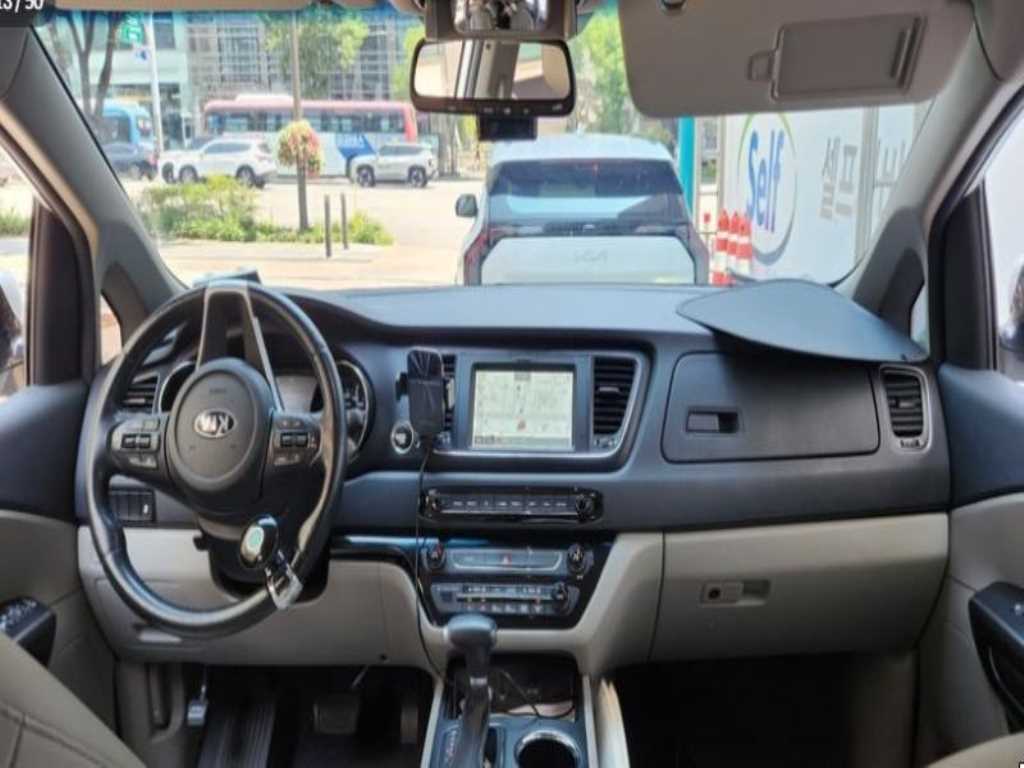 KIA Carnival - Vista 6