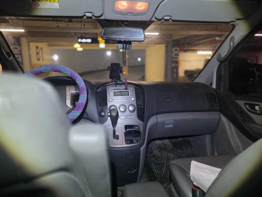 HYUNDAI Starex - Vista 6
