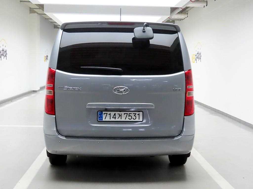 HYUNDAI Starex - Vista 3