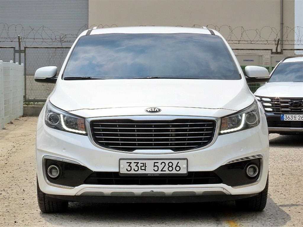 KIA Carnival 2017 Blanco - Importación desde Corea - HF Imports Iquique - Foto 1