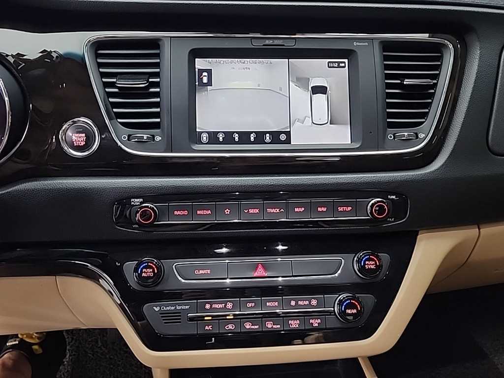 KIA Carnival - Vista 12