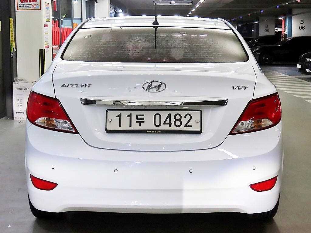 HYUNDAI Accent - Vista 7