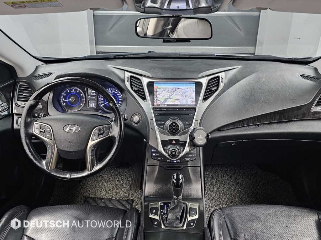 HYUNDAI Grandeur - Vista 9