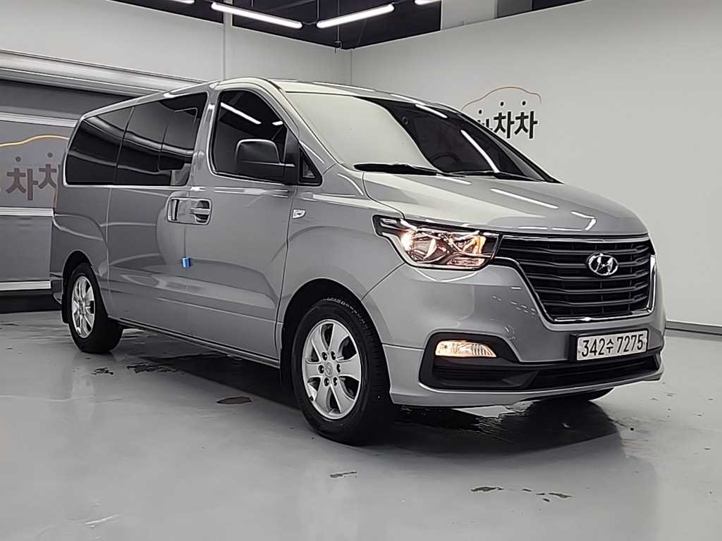 HYUNDAI Starex - Vista 6