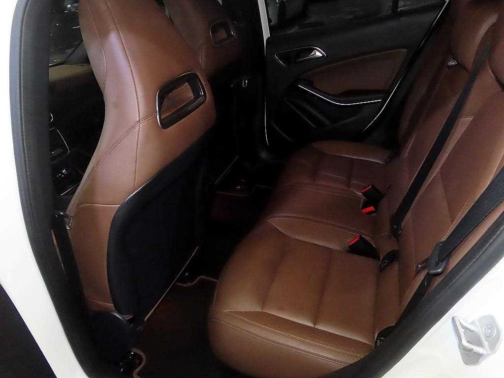Mercedes Benz GLA Class - Vista 9
