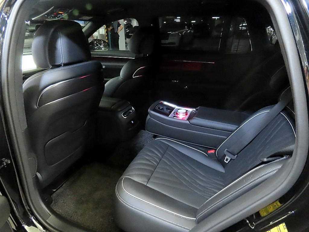 Genesis G90 - Vista 9