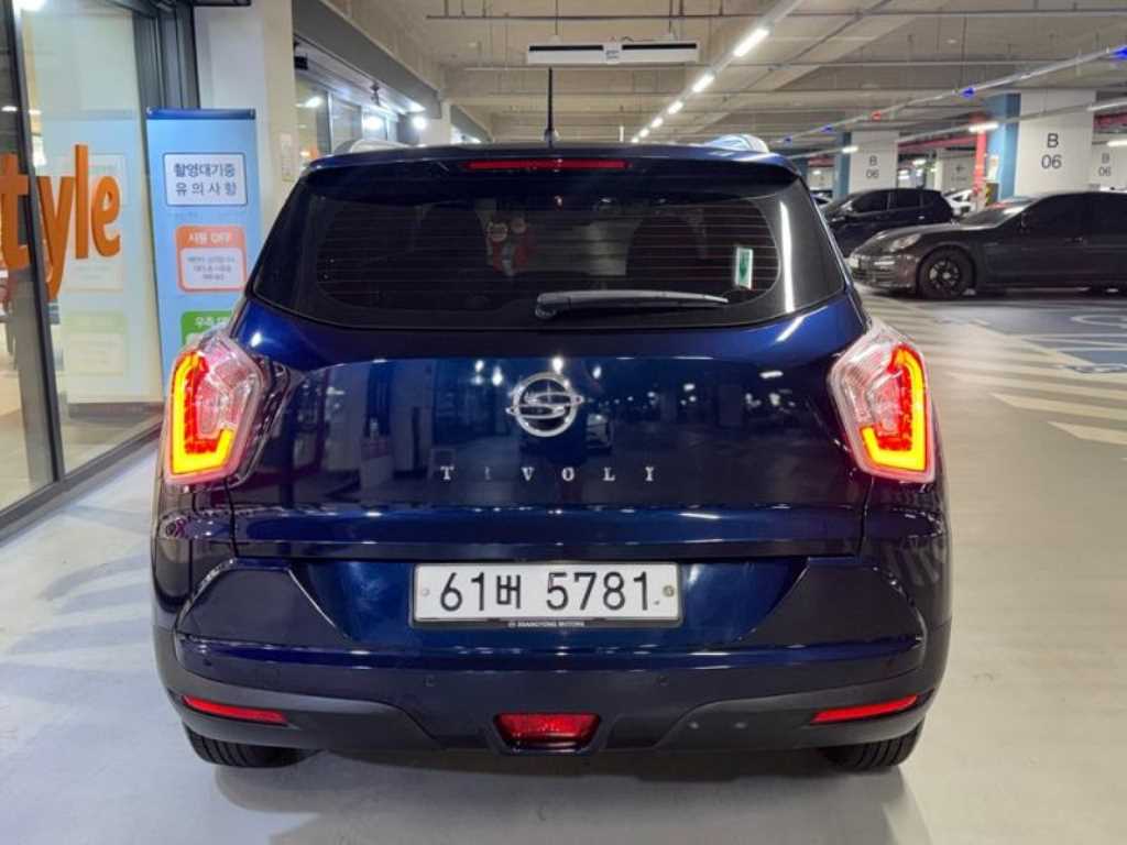 Ssangyong Tivoli - Vista 5