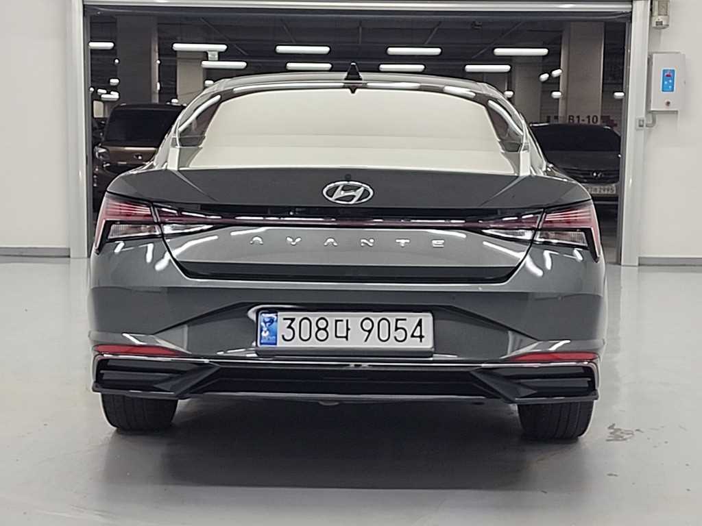 HYUNDAI Avante - Vista 3
