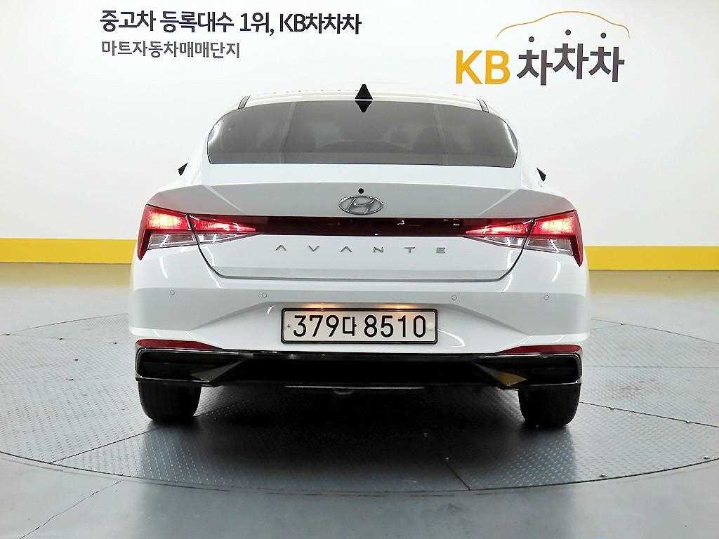 HYUNDAI Avante - Vista 3