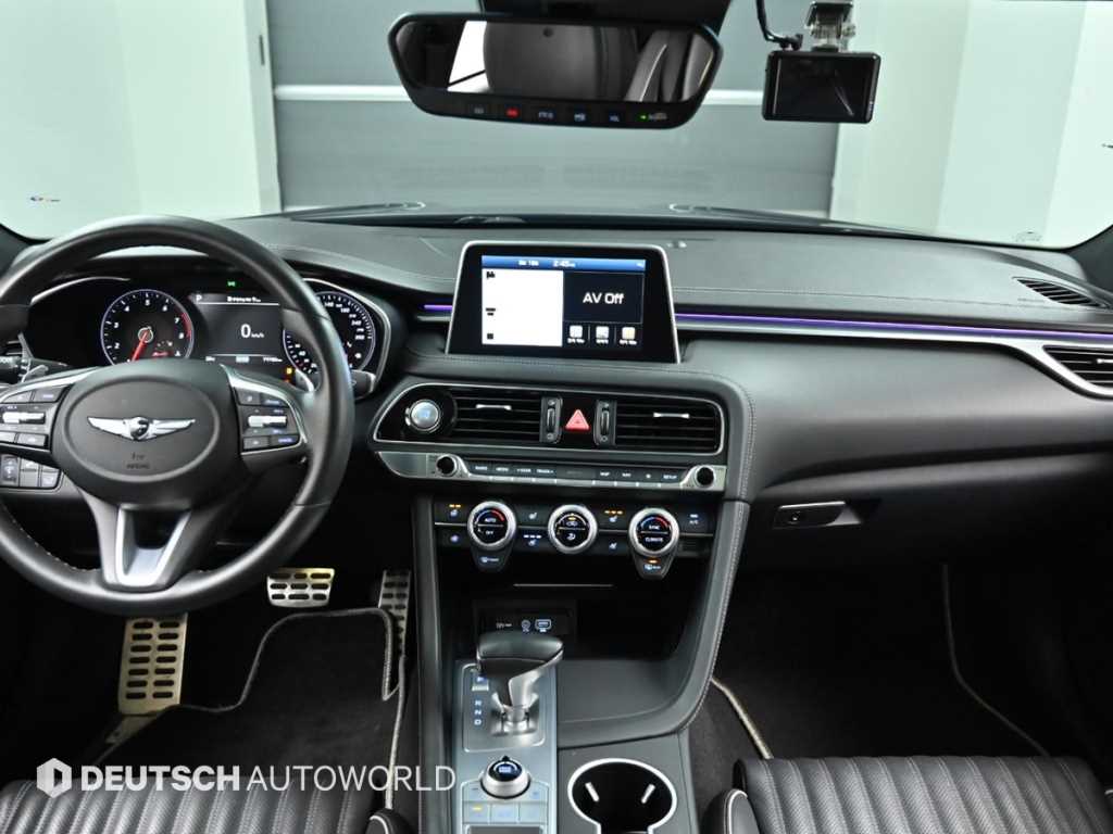 Genesis G70 - Vista 9