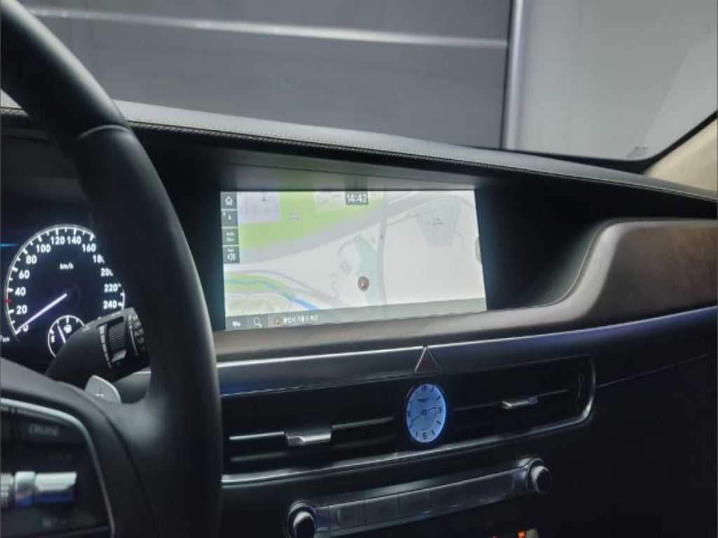 Genesis G90 - Vista 11
