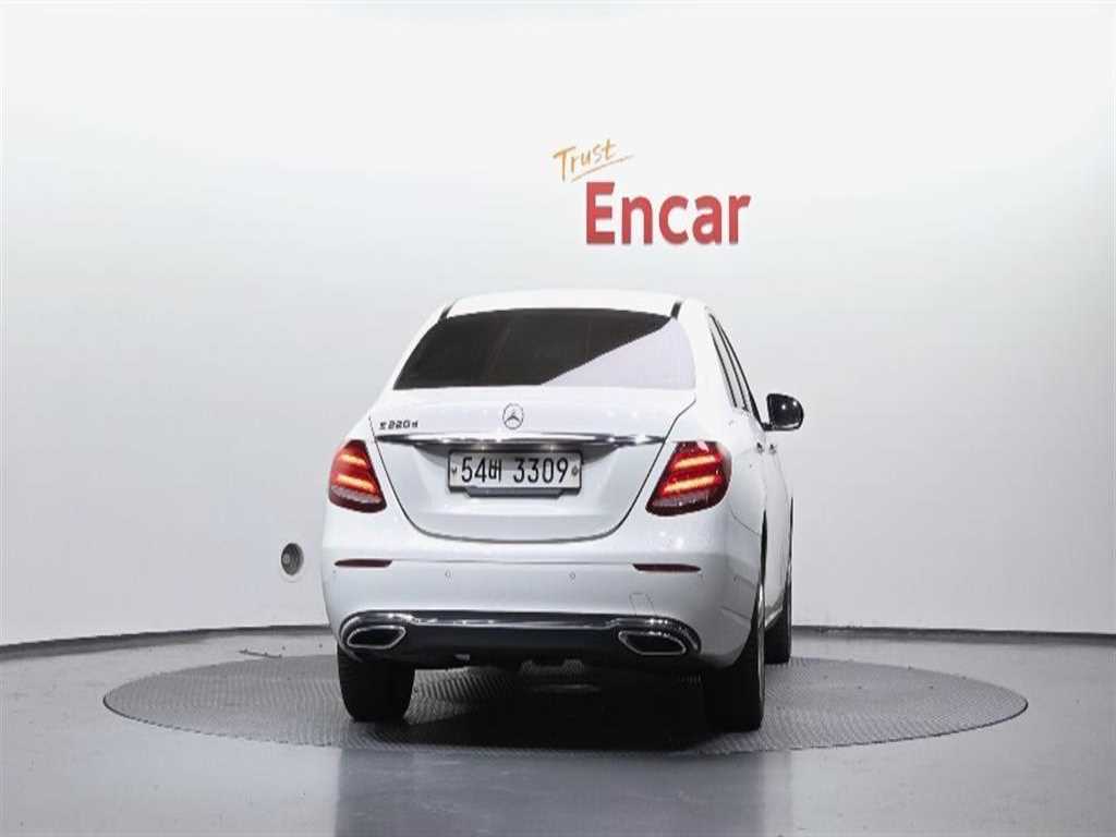 Mercedes Benz E class - Vista 6