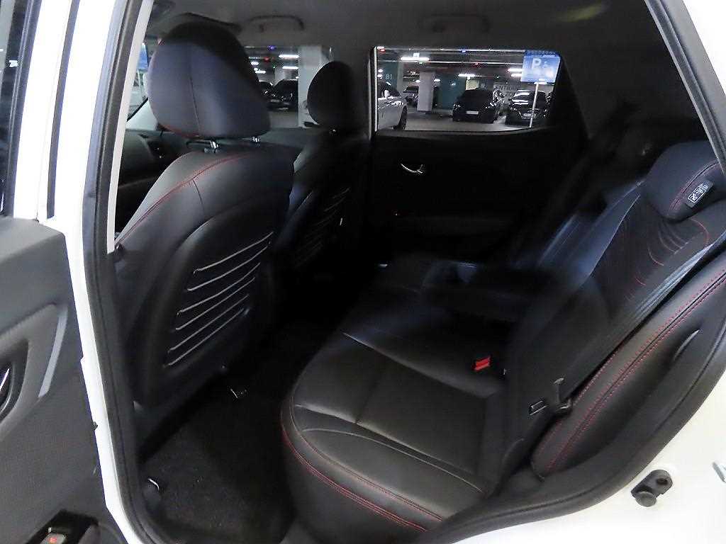 Ssangyong Tivoli - Vista 9