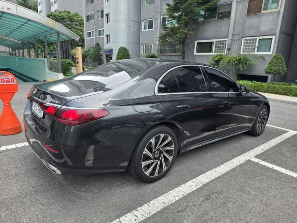 Mercedes Benz E class - Vista 6