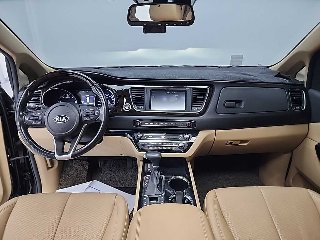 KIA Carnival - Vista 9