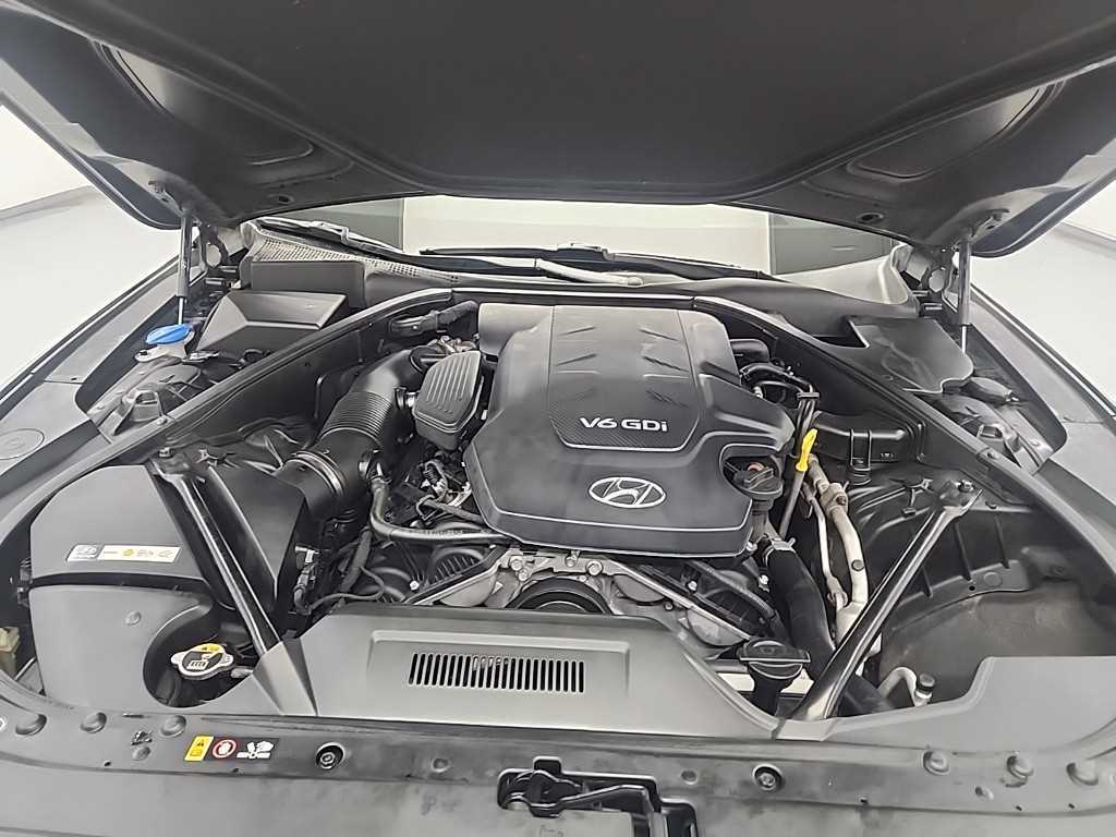 HYUNDAI Genesis - Vista 7