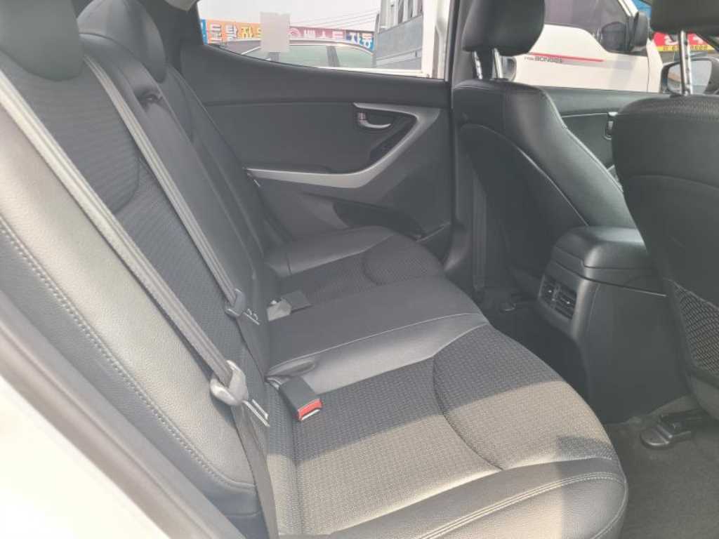 HYUNDAI Avante 2015 Blanco - Importación desde Corea - HF Imports Iquique - Foto 18