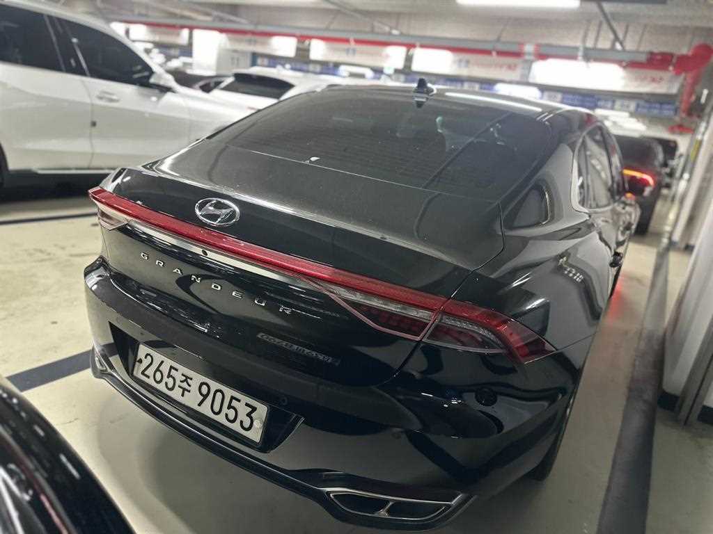 HYUNDAI Grandeur - Vista 2