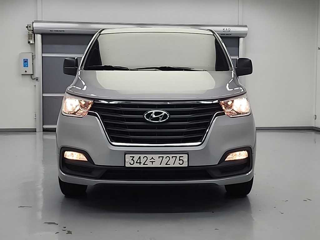 HYUNDAI Starex - Vista 2
