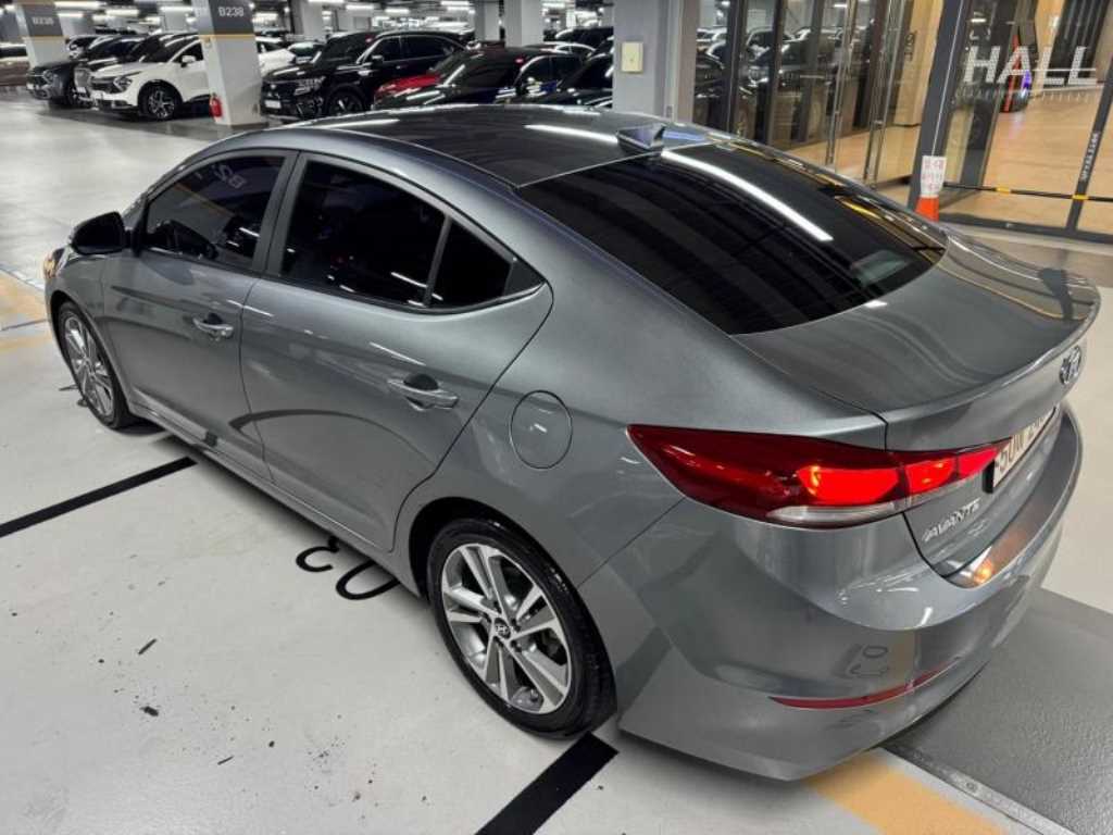 HYUNDAI Avante - Vista 3