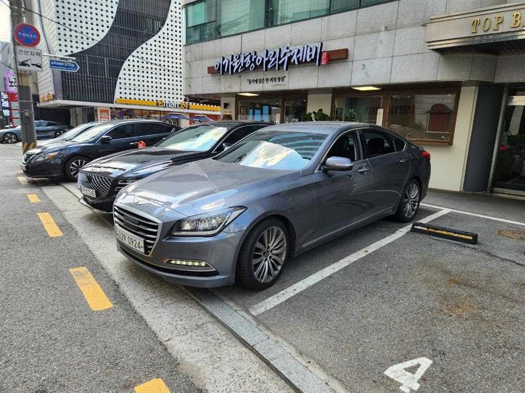 HYUNDAI Genesis - Vista 2