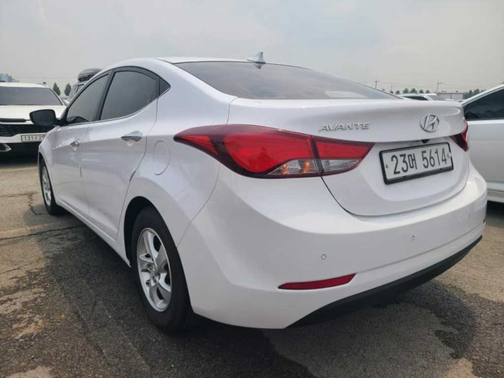 HYUNDAI Avante - Vista 7