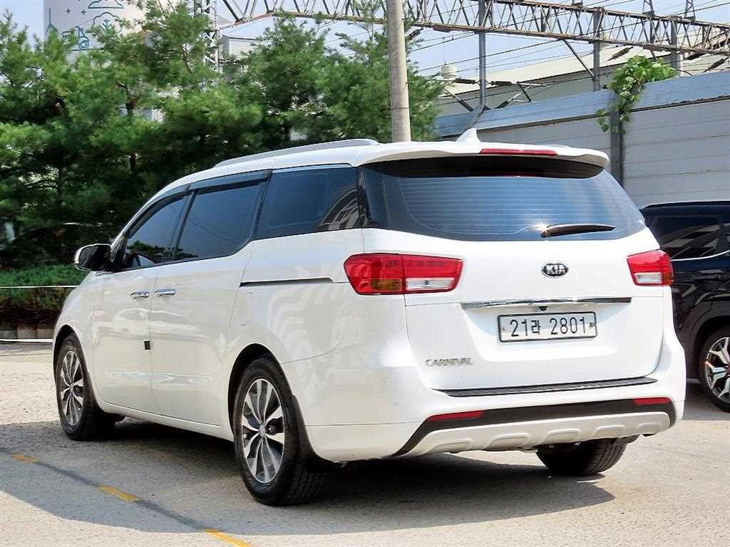 KIA Carnival - Vista 3