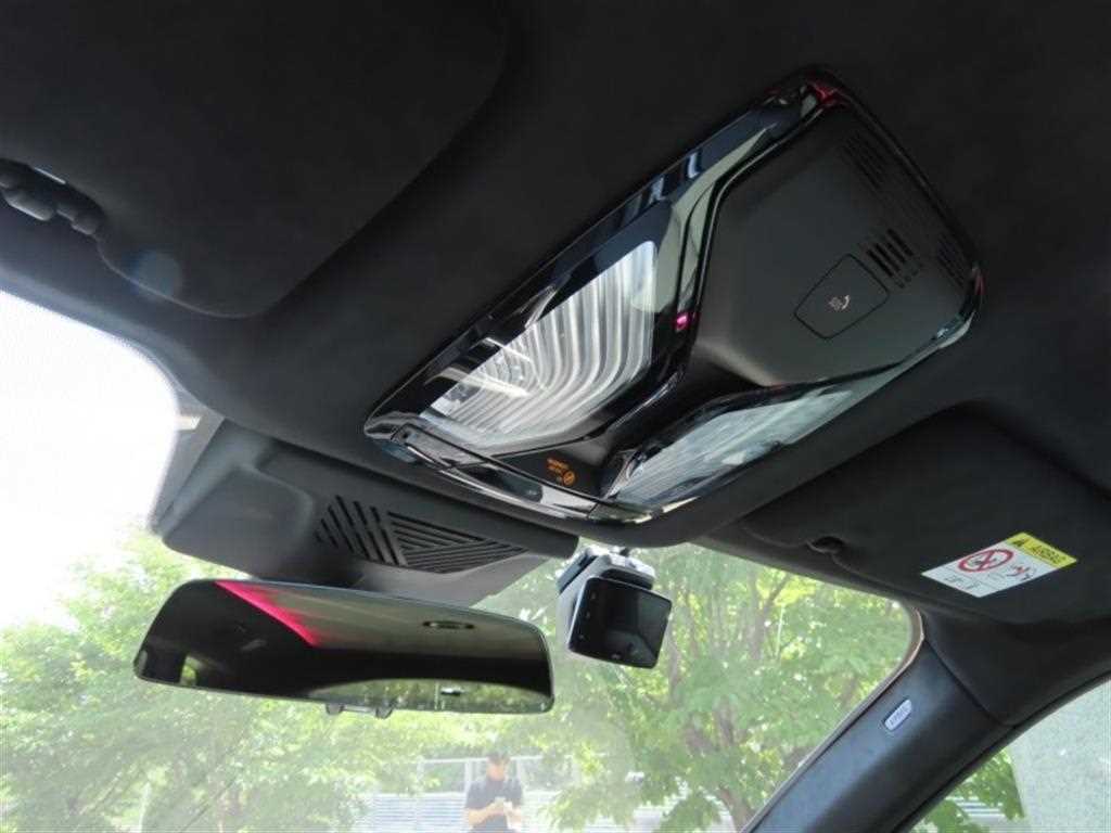 BMW XM - Vista 12