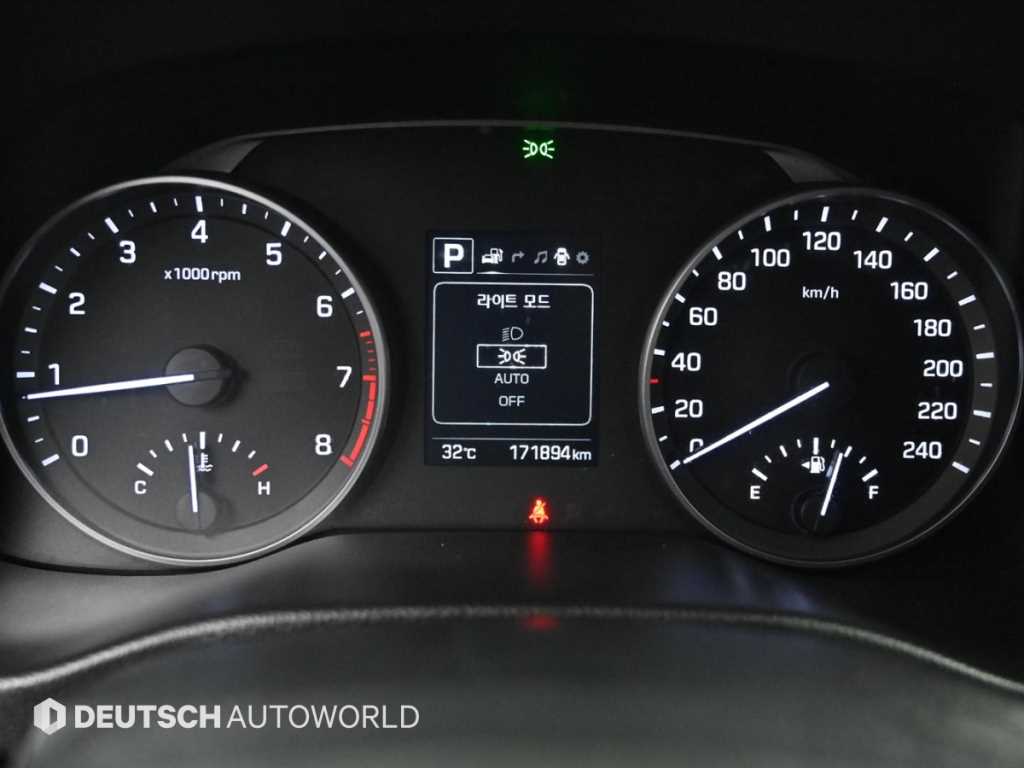 HYUNDAI Avante - Vista 11