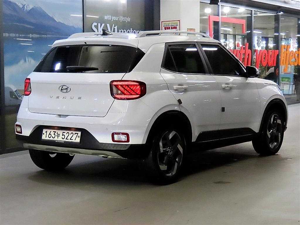 HYUNDAI Venue - Vista 6