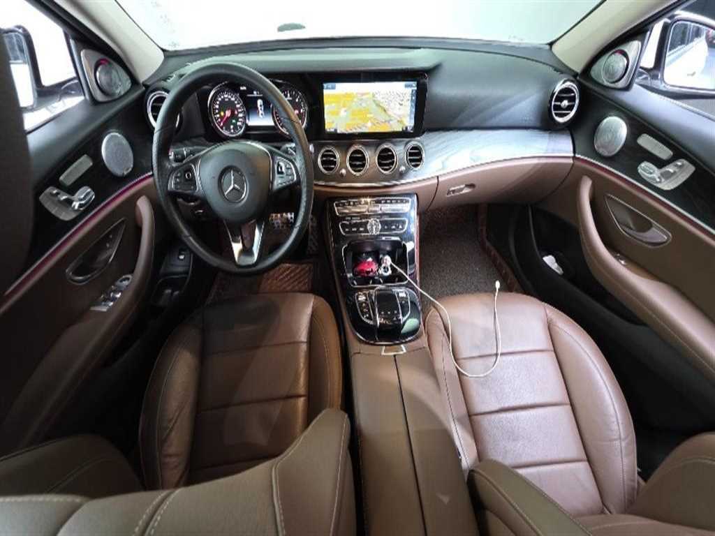 Mercedes Benz E class - Vista 9