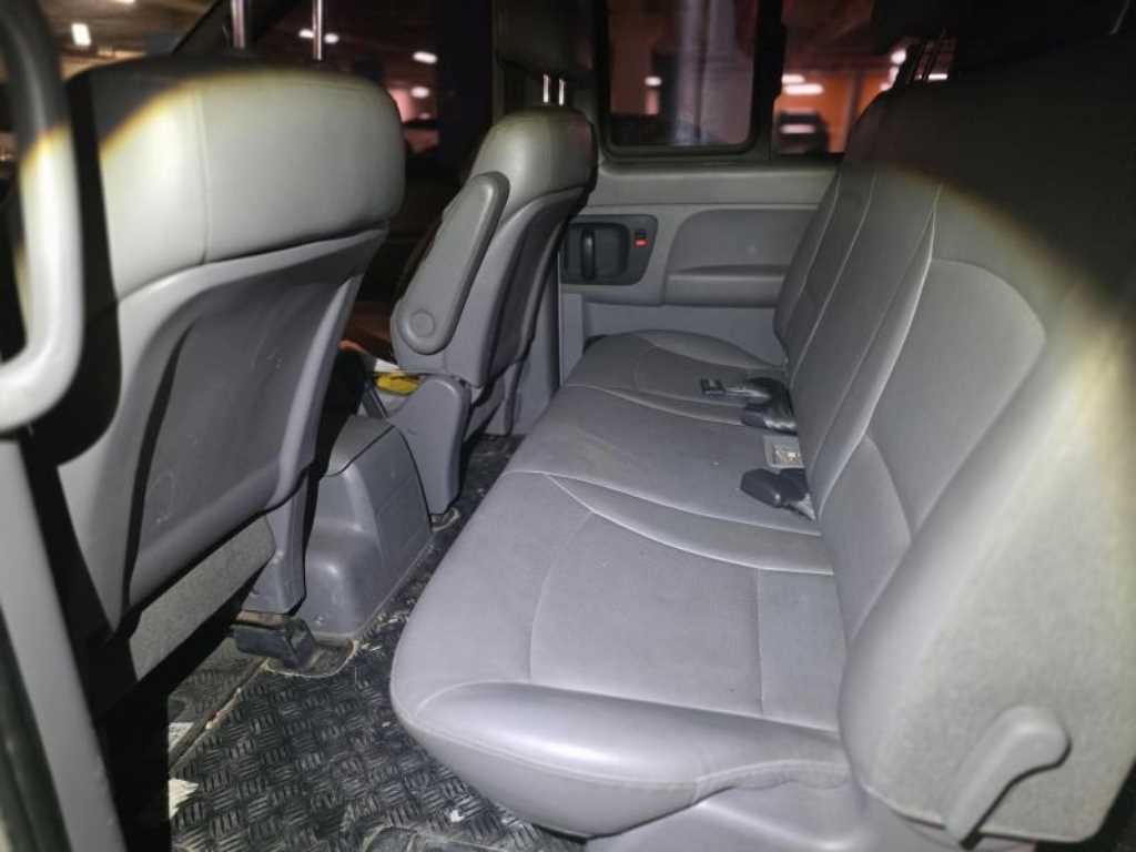 HYUNDAI Starex - Vista 3