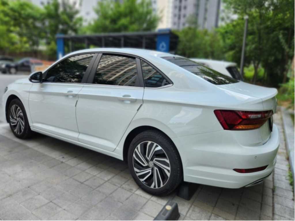 Volkswagen Jetta - Vista 7